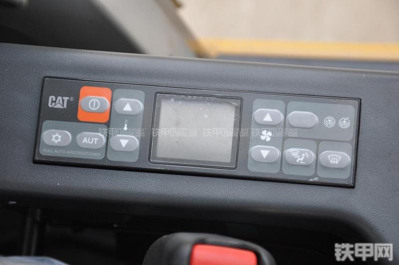 卡特彼勒320D2液压挖掘机局部