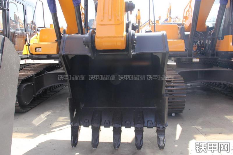 三一重工SY265C-9挖掘机局部