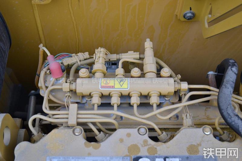 卡特彼勒323DL挖掘机局部