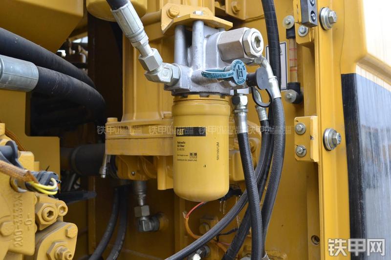 卡特彼勒323DL挖掘机局部