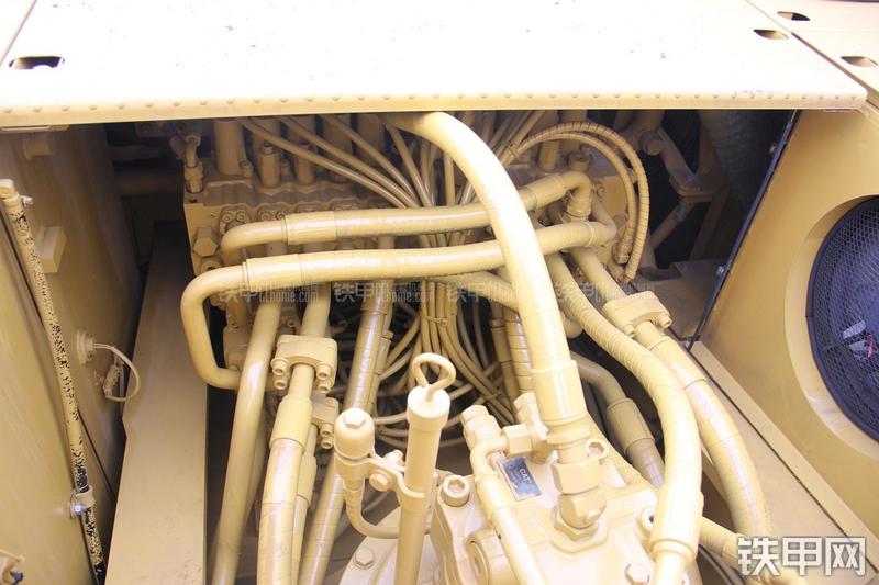 卡特彼勒340DL液压挖掘机局部