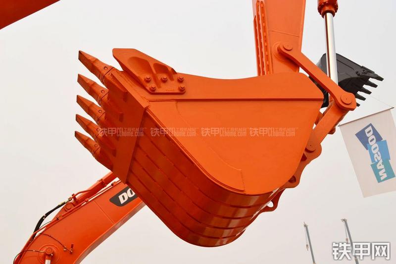 迪万伦DH210W-7挖掘机局部