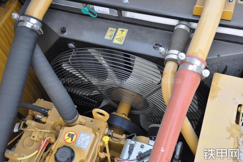 卡特彼勒320D2液压挖掘机局部