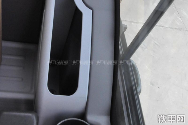 小松PC60-8B挖掘机局部