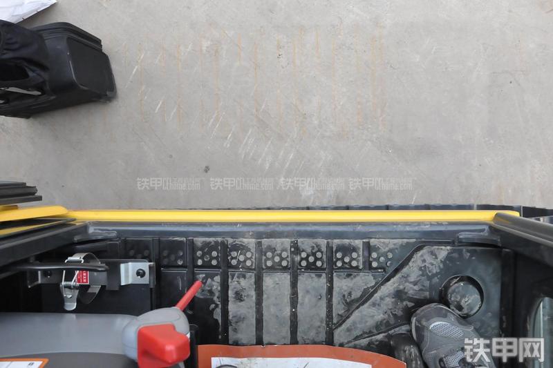 小松PC60-8B挖掘机局部