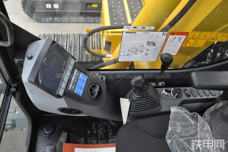 小松PC60-8B挖掘机局部