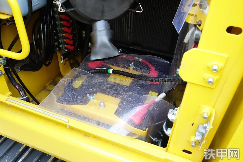 小松PC130-7挖掘机局部