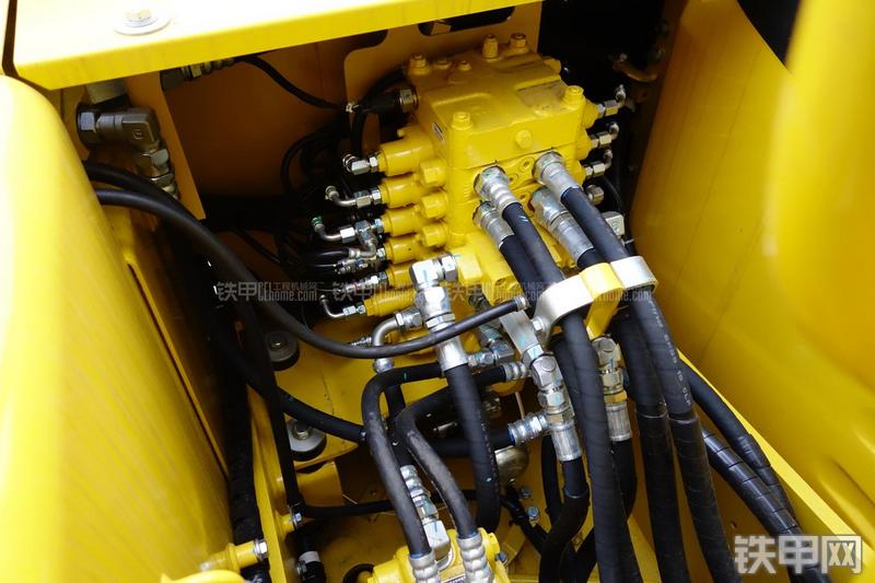 小松PC130-7挖掘机局部