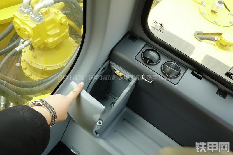 小松PC300-7挖掘机局部