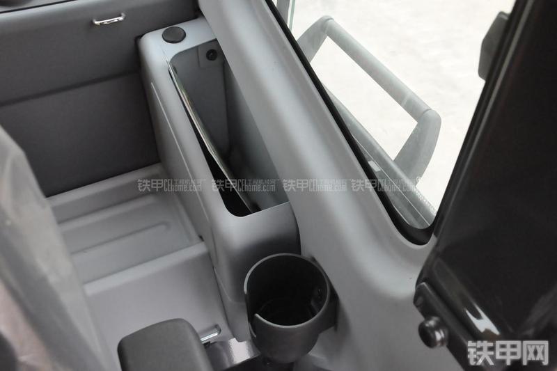 小松PC110-7挖掘机局部