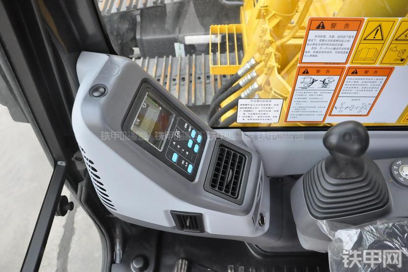 小松PC110-7挖掘机局部