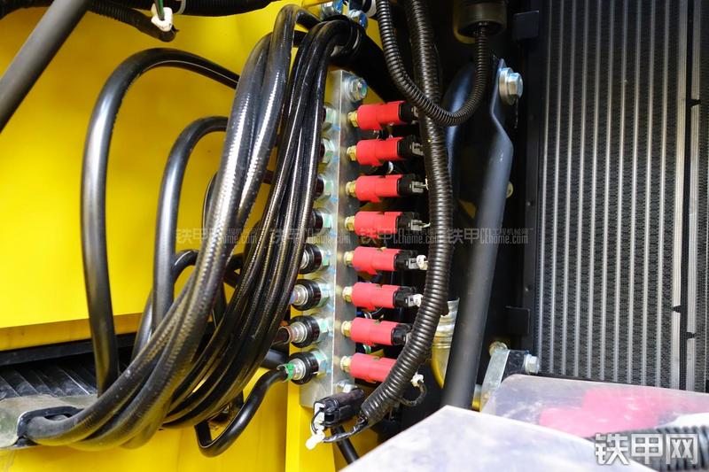 小松PC130-7挖掘机局部