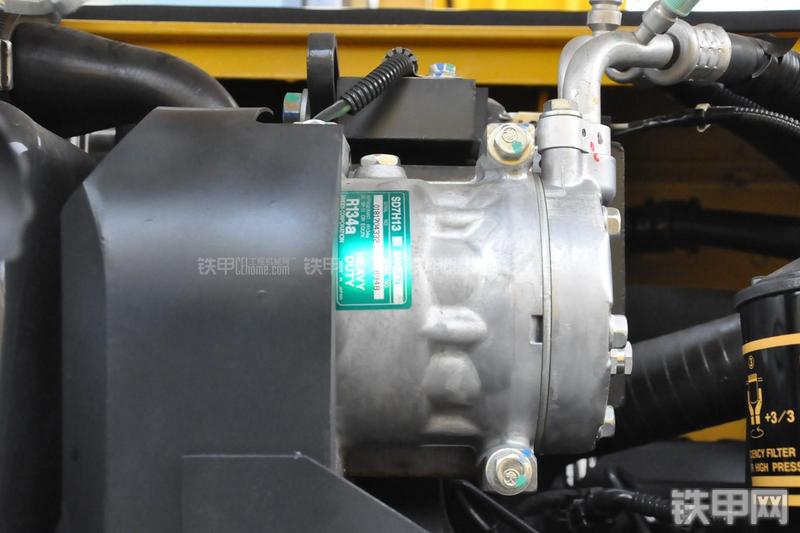 小松PC60-8B挖掘机局部