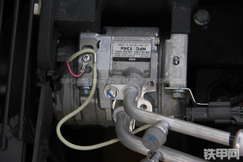 小松PC300-7挖掘机局部