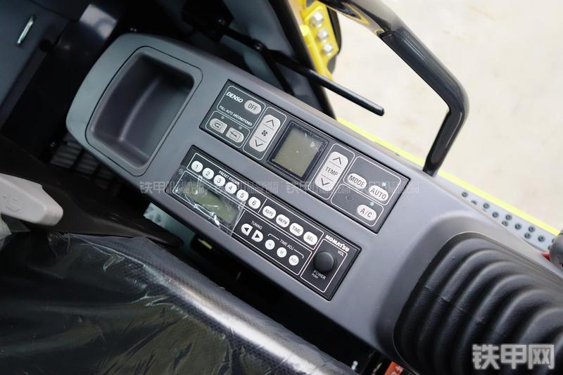 小松PC130-7挖掘机局部