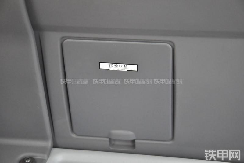 小松PC60-8B挖掘机局部