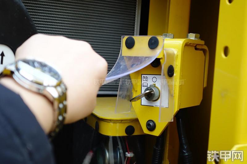 小松PC130-7挖掘机局部