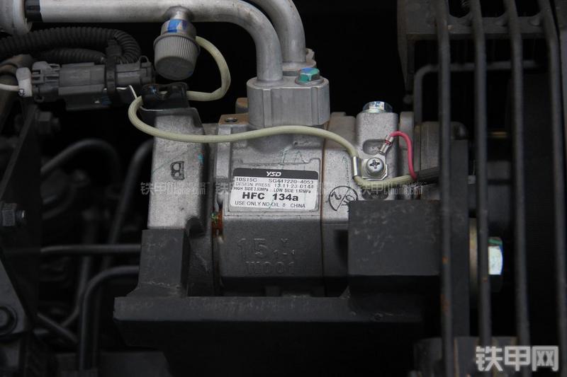 小松PC160LC-7挖掘机局部