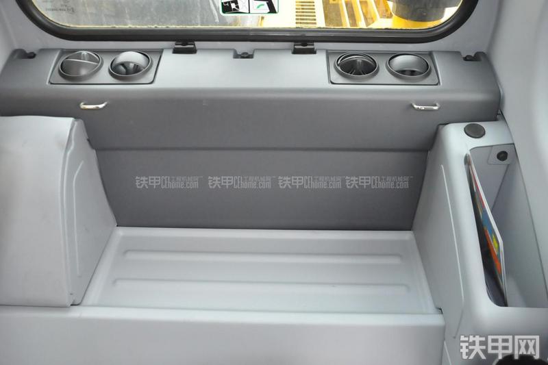 小松PC110-7挖掘机局部