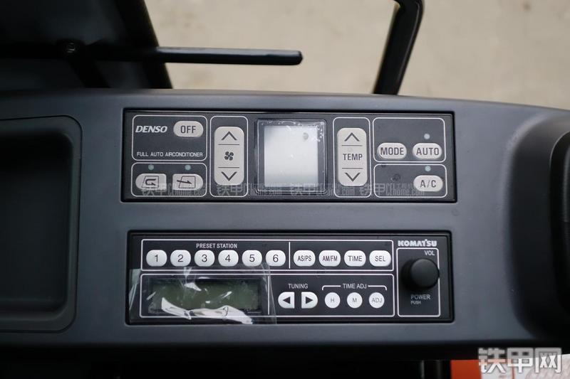 小松PC130-7挖掘机局部