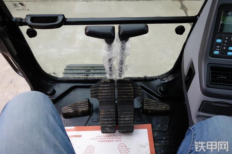 小松PC130-7挖掘机局部