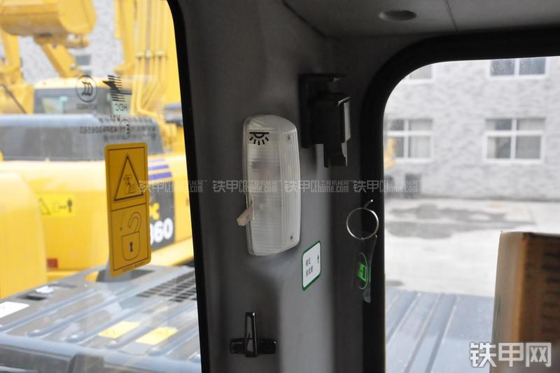 小松PC110-7挖掘机局部