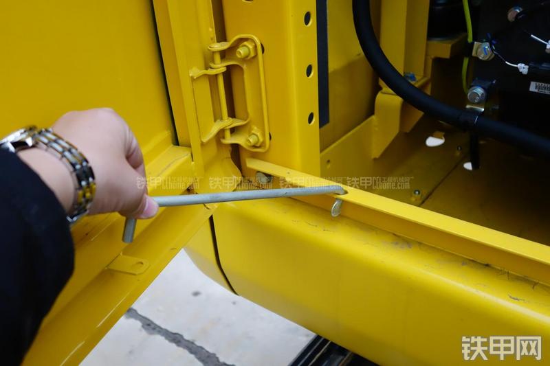 小松PC130-7挖掘机局部