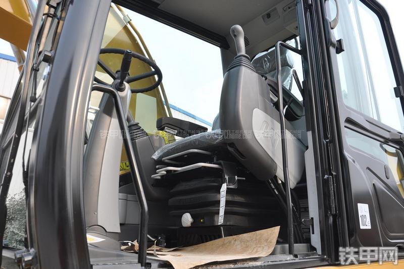 卡特彼勒M315D2挖掘机局部