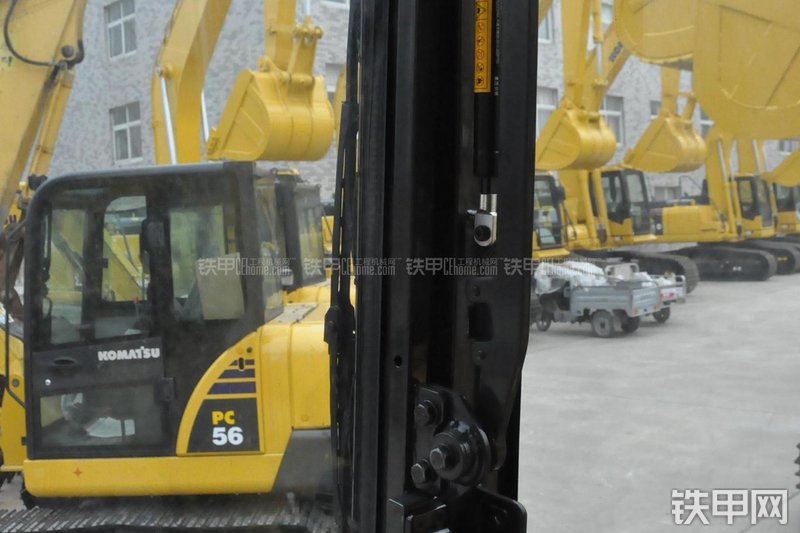 小松PC60-8B挖掘机局部