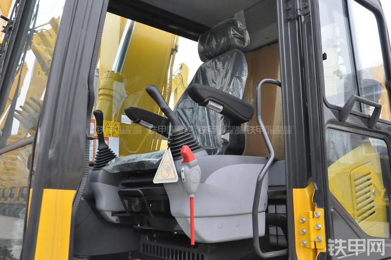 小松PC110-7挖掘机局部