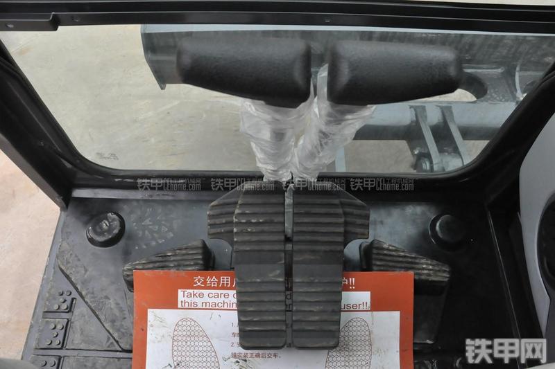 小松PC60-8B挖掘机局部