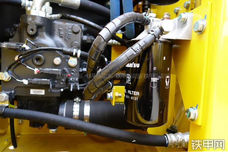 小松PC130-7挖掘机局部