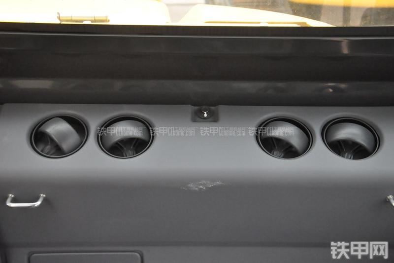 小松PC60-8B挖掘机局部