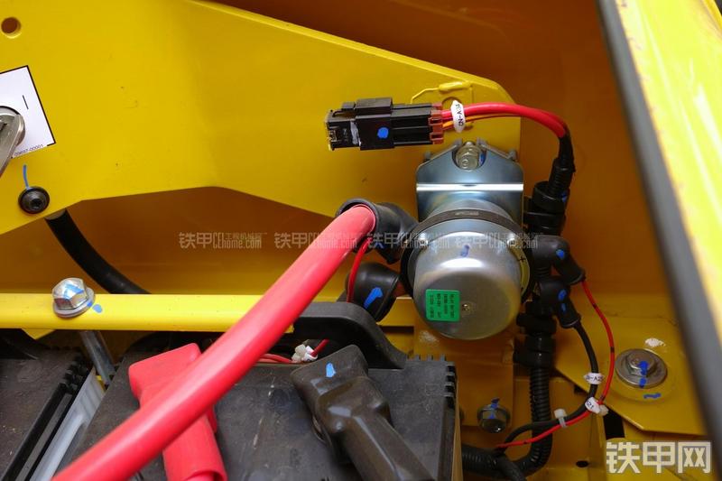 小松PC300-7挖掘机局部