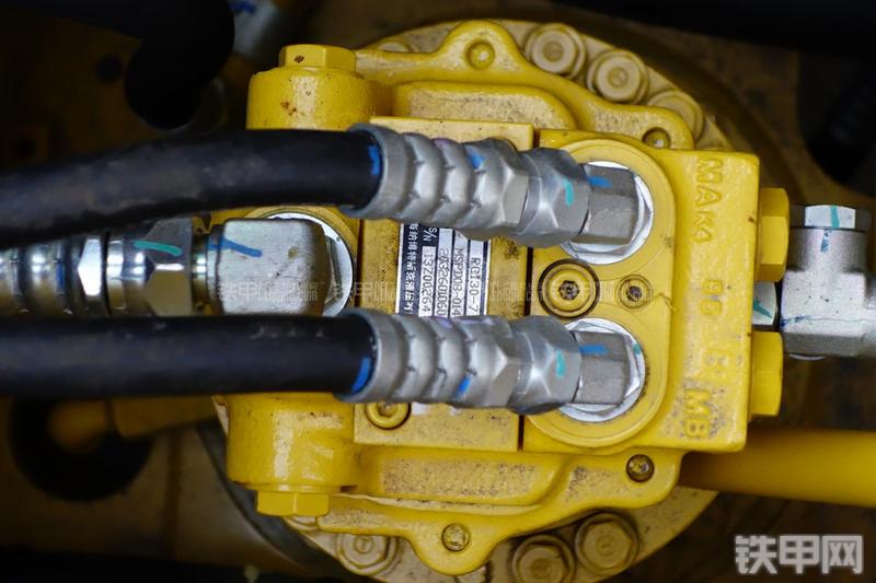 小松PC130-7挖掘机局部