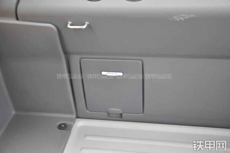 小松PC60-8B挖掘机局部