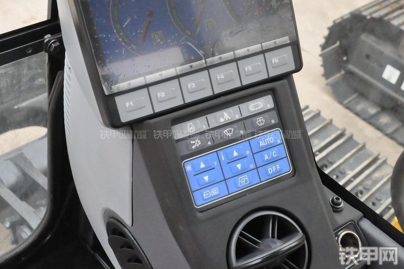 小松PC60-8B挖掘机局部