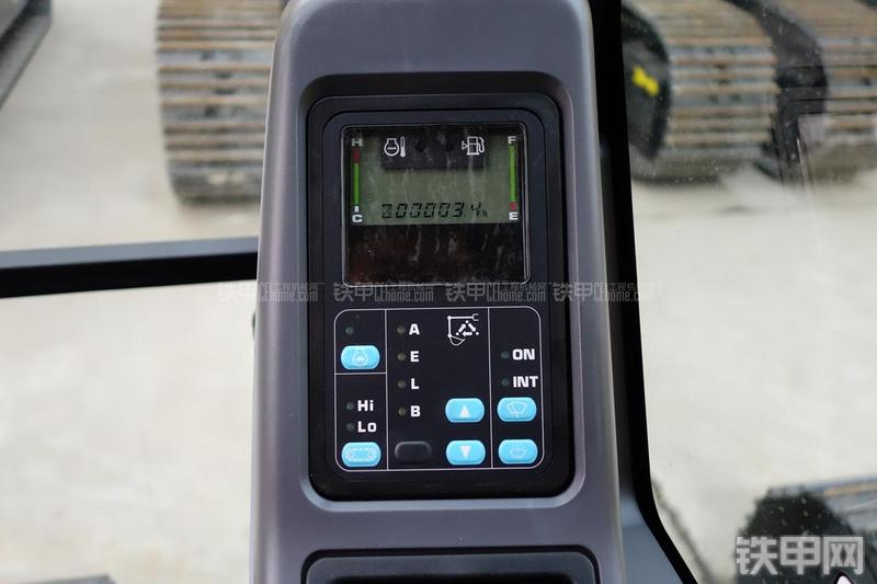 小松PC130-7挖掘机局部