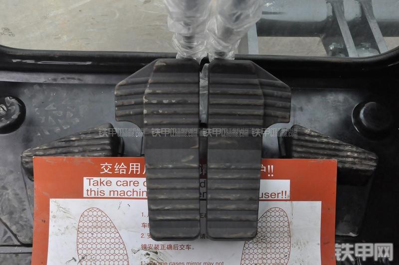 小松PC60-8B挖掘机局部