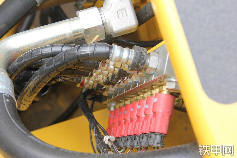 小松PC360-7挖掘机局部