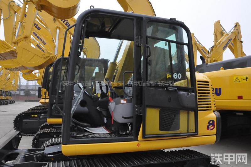 小松PC60-8B挖掘机整机外观