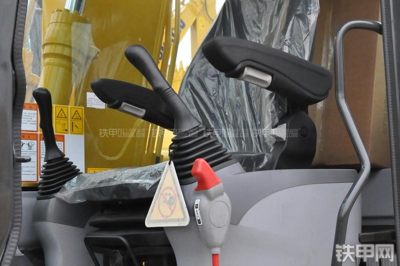 小松PC110-7挖掘机局部