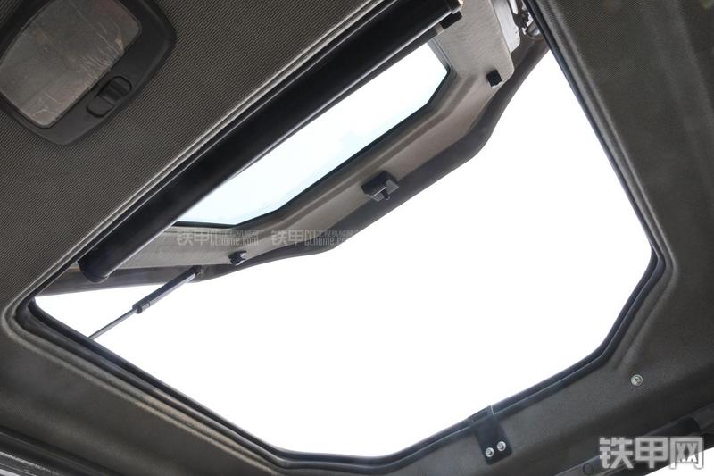 徐工XE135B挖掘机局部