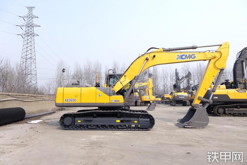 徐工XE265C挖掘机整机外观
