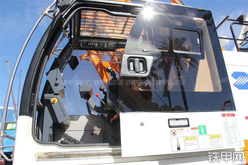 中联重科ZCC1100H起重机局部