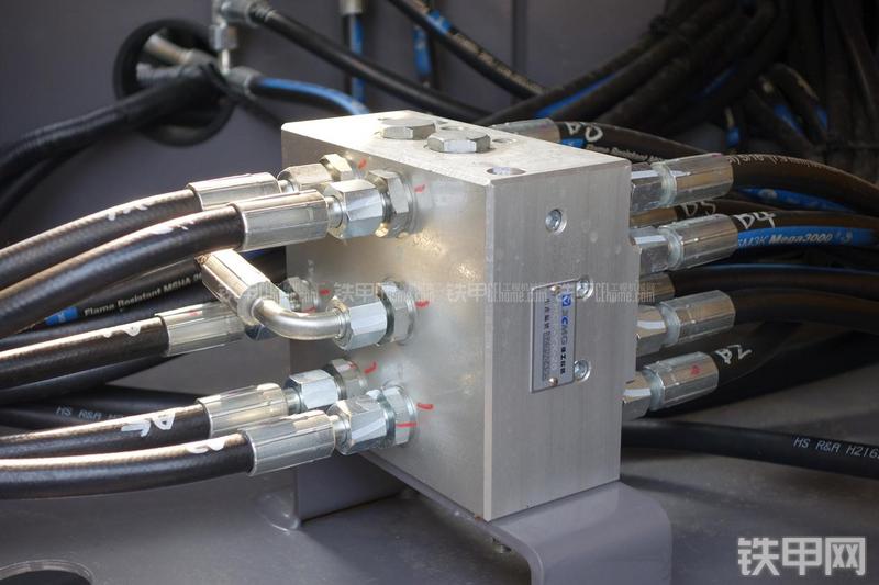 徐工XE265C挖掘机局部