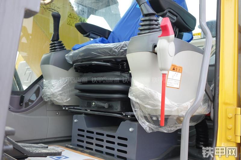 徐工XE215CA挖掘机局部