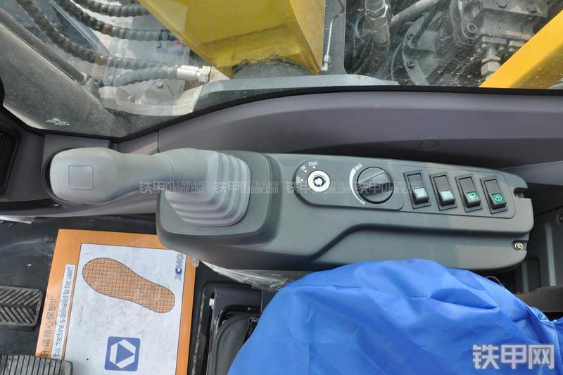 徐工XE135B挖掘机局部