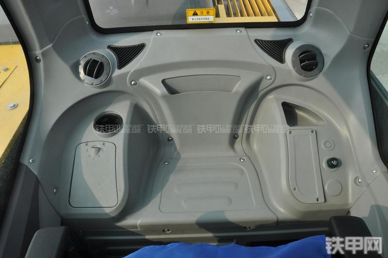 徐工XE135B挖掘机局部