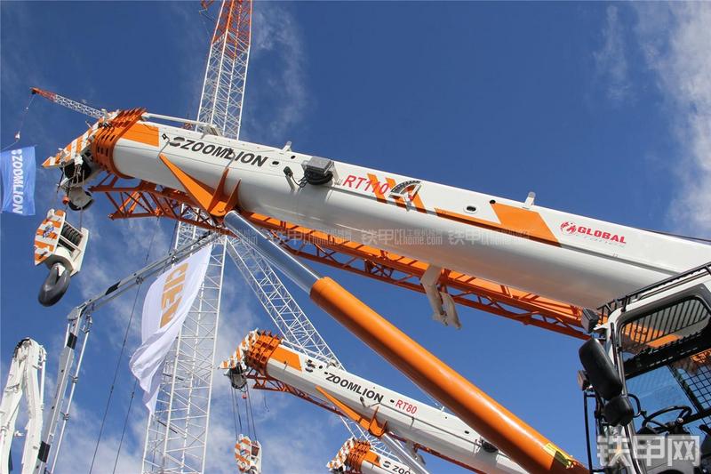 中联重科RT110起重机局部